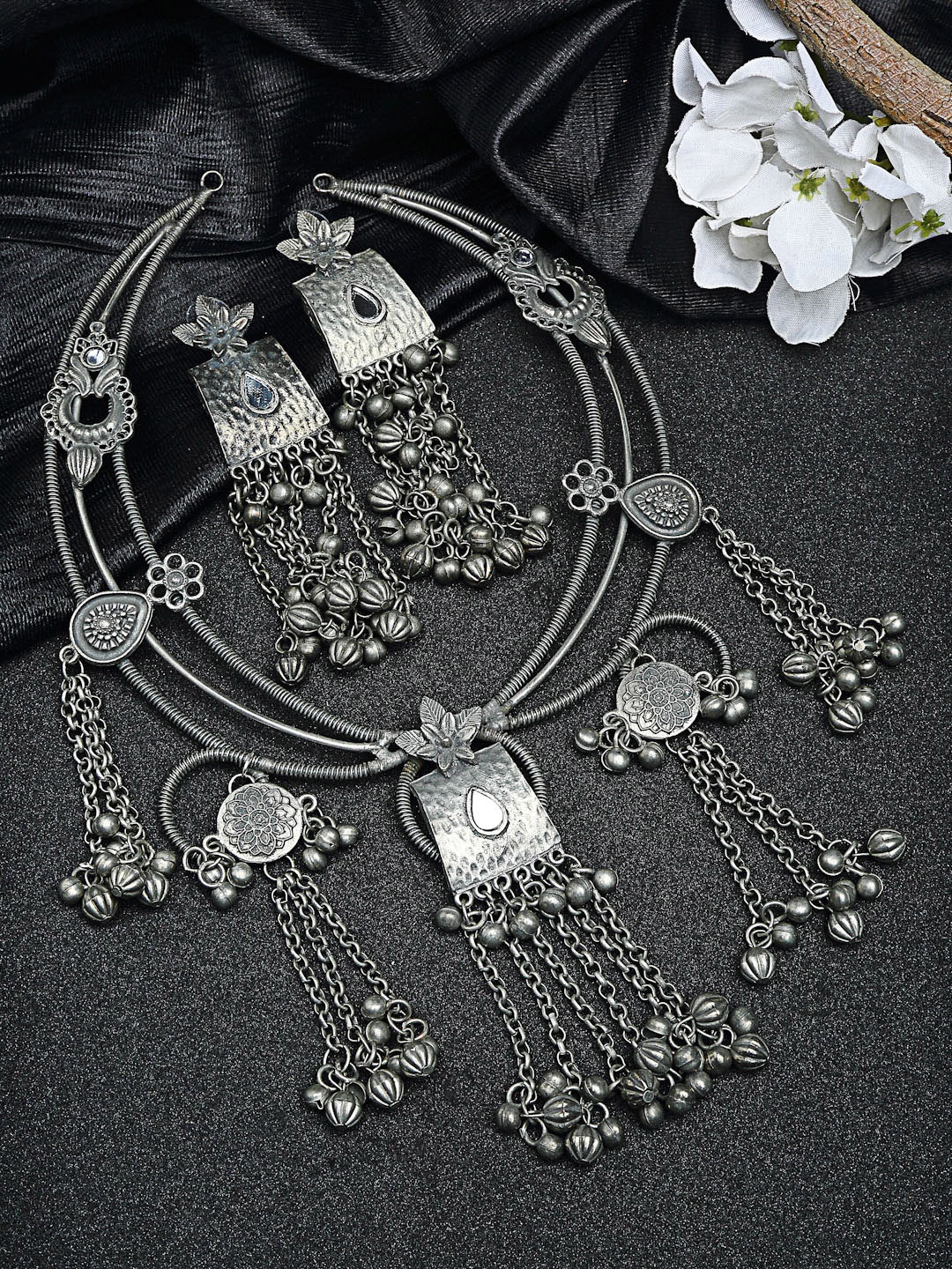 Moedbuille Oxidized Silver-Plated Antique Tribal Design Filigree Work Handcrafted Jewellery Set
Moedbuille Oxidized Silver-Plated Antique Tribal Design Filigree Work Handcrafted Jewellery Set