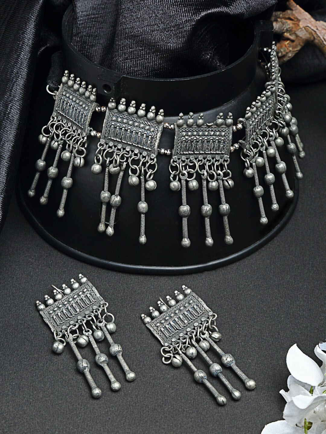 Moedbuille Oxidized Silver-Plated Antique Tribal Tasselled Design Handcrafted Jewellery Set
Moedbuille Oxidized Silver-Plated Antique Tribal Tasselled Design Handcrafted Jewellery Set