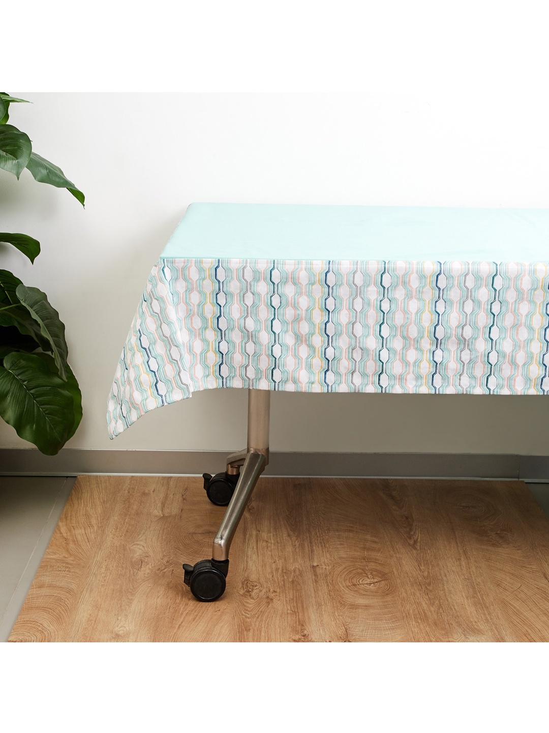Home Centre Blue & White Mandarin Blossom Printed 6-Seater Rectangular Cotton Table Cover
Home Centre Blue & White Mandarin Blossom Printed 6-Seater Rectangular Cotton Table Cover