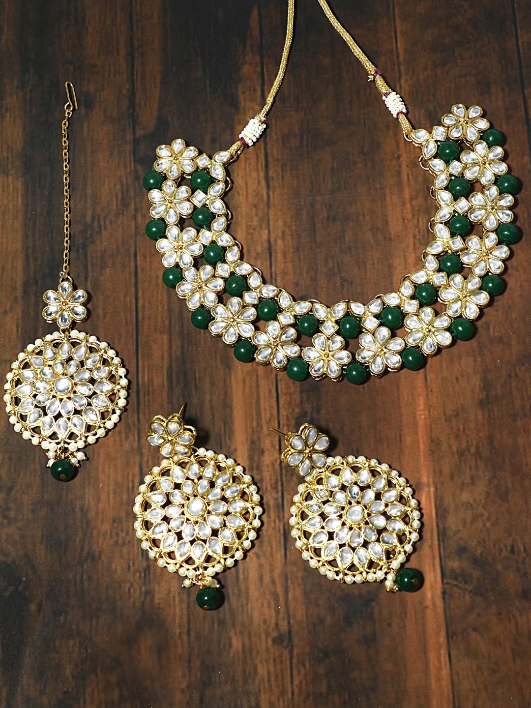 KARATCART Gold-Plated White & Green Kundan-Studded & Beaded Handcrafted Jewellery Set
KARATCART Gold-Plated White & Green Kundan-Studded & Beaded Handcrafted Jewellery Set