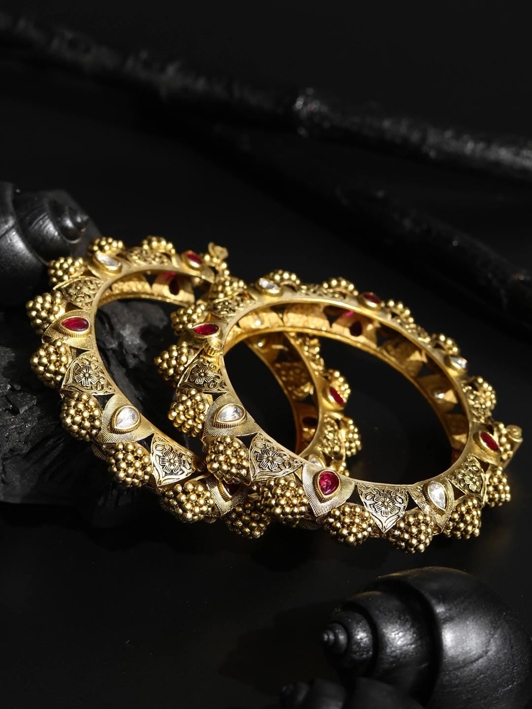 Priyaasi Set of 2 Gold-Plated Magenta Pink and White Kundan-Studded Handcrafted Bangles
Priyaasi Set of 2 Gold-Plated Magenta Pink and White Kundan-Studded Handcrafted Bangles