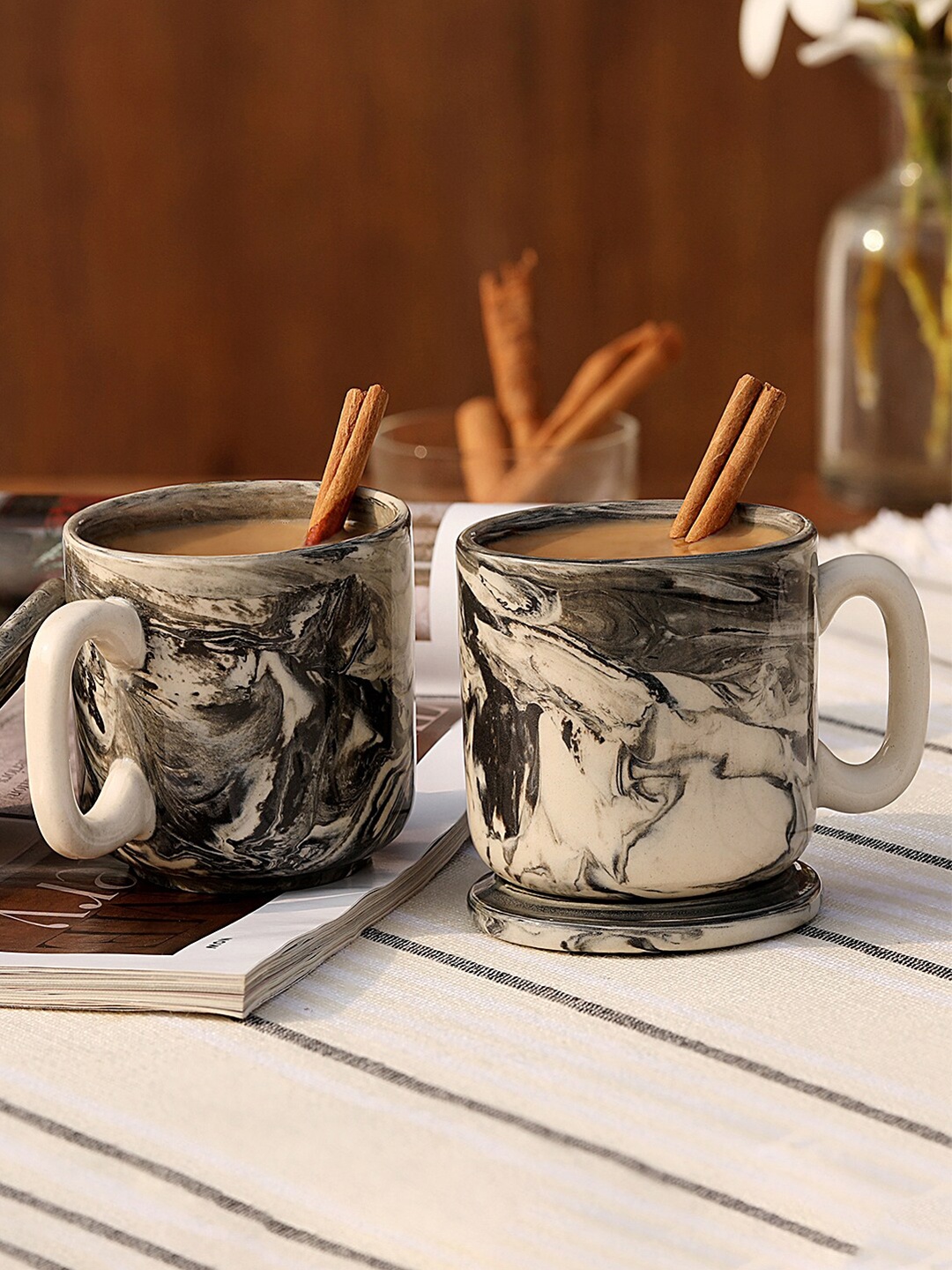 ellementry Set Of 2 Black & Cream-Coloured Printed Carbon Ceramic Glossy Mugs With Lid
ellementry Set Of 2 Black & Cream-Coloured Printed Carbon Ceramic Glossy Mugs With Lid