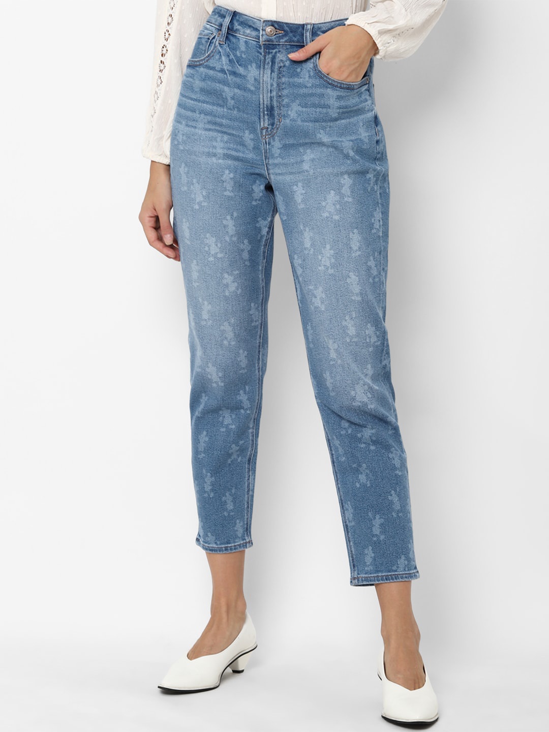 AMERICAN EAGLE OUTFITTERS Women Blue Slim Fit High-Rise Light Fade Stretchable Jeans
AMERICAN EAGLE OUTFITTERS Women Blue Slim Fit High-Rise Light Fade Stretchable Jeans