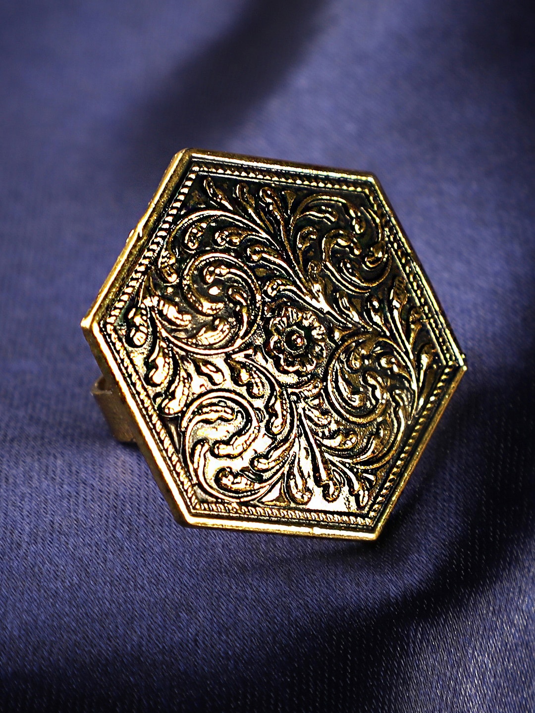 ANIKAS CREATION Gold-Toned Oxidized Gold-Plated Self-Design Geometric Shape Finger Ring
ANIKAS CREATION Gold-Toned Oxidized Gold-Plated Self-Design Geometric Shape Finger Ring