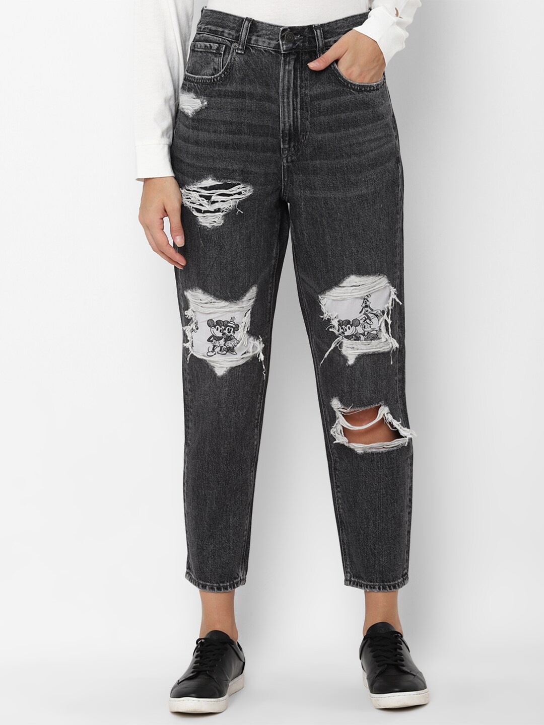 AMERICAN EAGLE OUTFITTERS Women Black Mickey & Friends Print Highly Distressed Jeans
AMERICAN EAGLE OUTFITTERS Women Black Mickey & Friends Print Highly Distressed Jeans