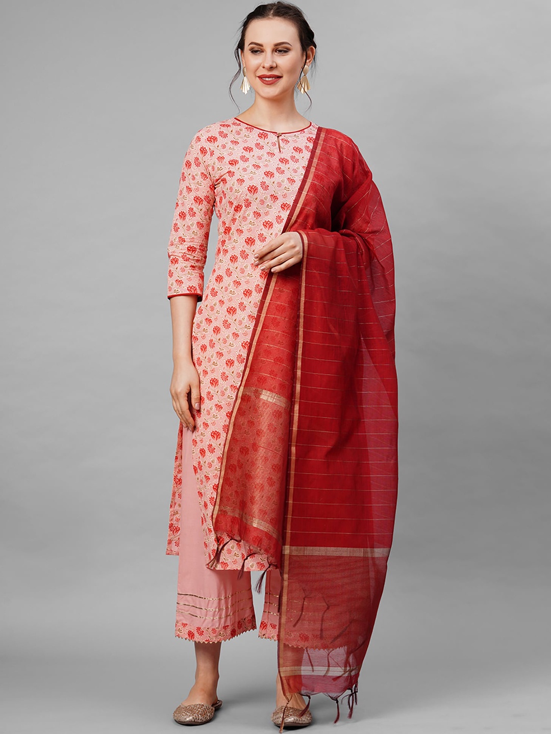 Indo Era Women Peach-Coloured Floral Printed Pure Cotton Kurta with Palazzos & Dupatta Set
Indo Era Women Peach-Coloured Floral Printed Pure Cotton Kurta with Palazzos & Dupatta Set