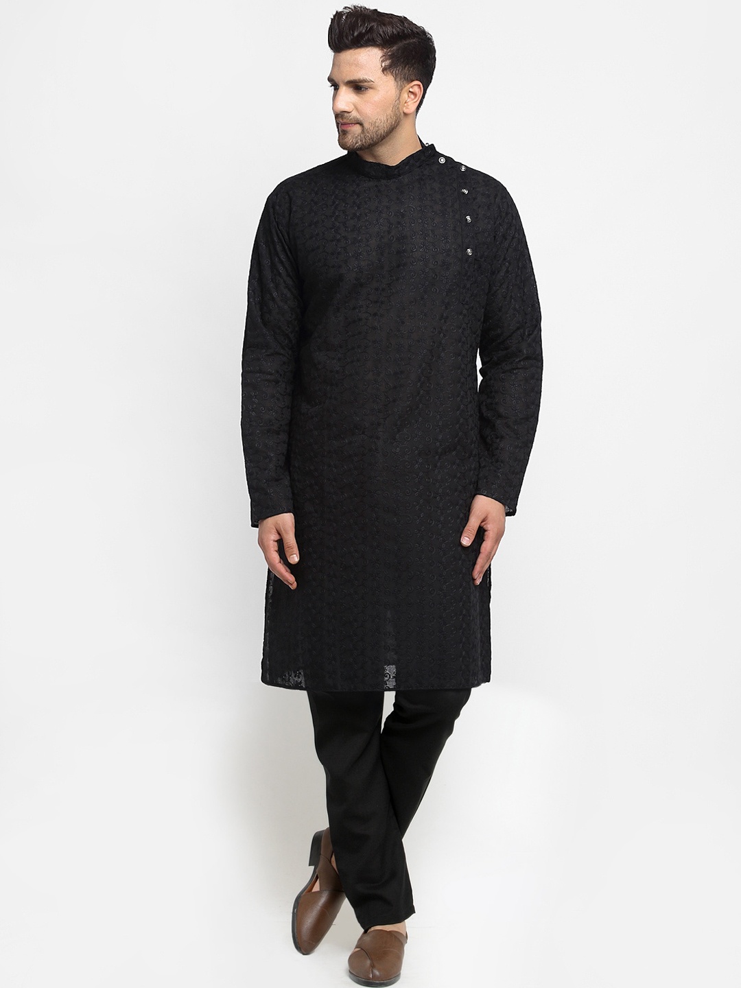 TREEMODA Men Black Floral Chikankari Embroidered Pure Cotton Linen Kurta With Pyjamas
TREEMODA Men Black Floral Chikankari Embroidered Pure Cotton Linen Kurta With Pyjamas