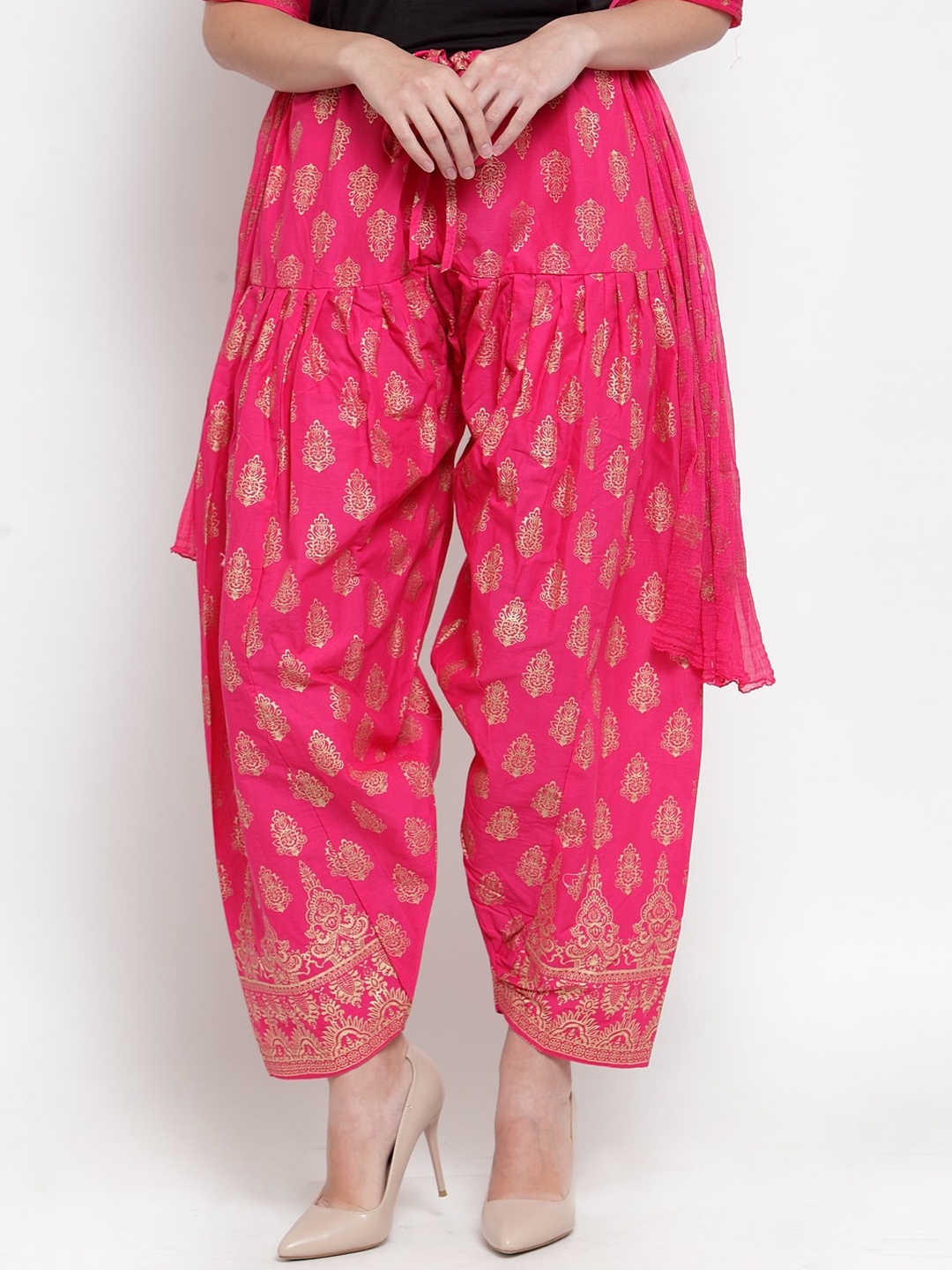 Clora Creation Women Magenta & Gold-Coloured Printed Loose-Fit Cotton Salwar Dupatta Set
Clora Creation Women Magenta & Gold-Coloured Printed Loose-Fit Cotton Salwar Dupatta Set