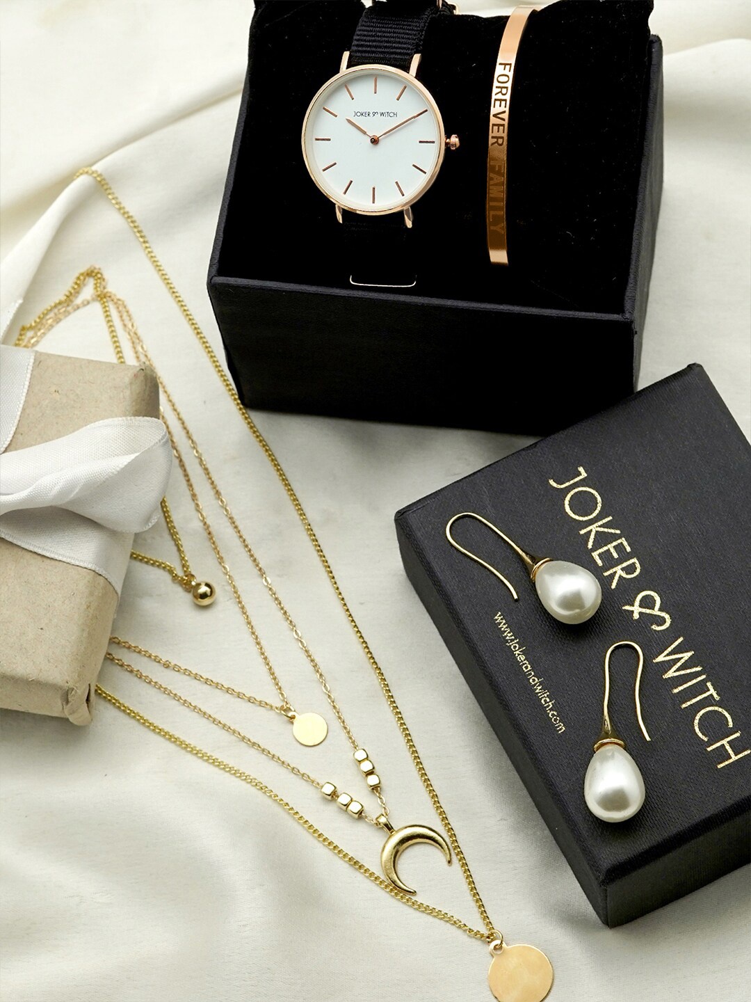 JOKER & WITCH Women White & Rose Gold-Toned Favourite Song Love Stack Watch Gift Set JWLS156
JOKER & WITCH Women White & Rose Gold-Toned Favourite Song Love Stack Watch Gift Set JWLS156