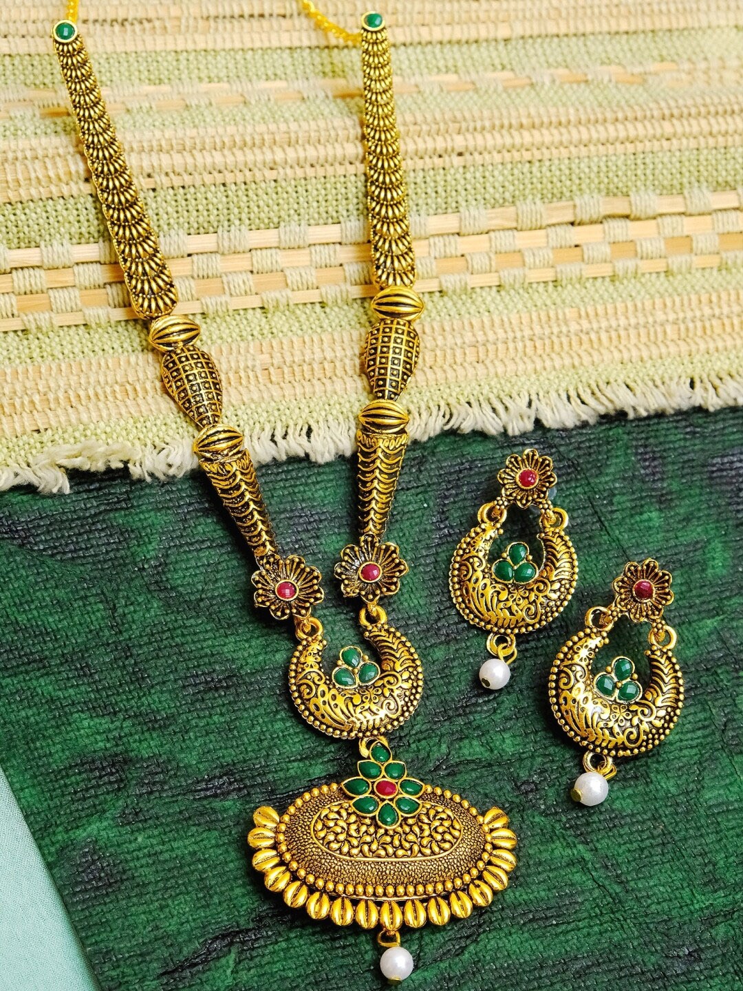 Crunchy Fashion Gold-Plated Pink & Green Stone-Studded & Beaded Antique Jewellery Set
Crunchy Fashion Gold-Plated Pink & Green Stone-Studded & Beaded Antique Jewellery Set