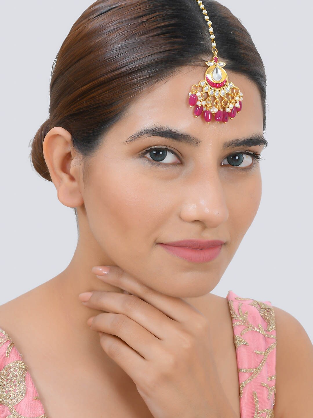 Silvermerc Designs Gold-Plated Pink & White Kundan-Studded & Beaded Handcrafted Maang Tikka
Silvermerc Designs Gold-Plated Pink & White Kundan-Studded & Beaded Handcrafted Maang Tikka