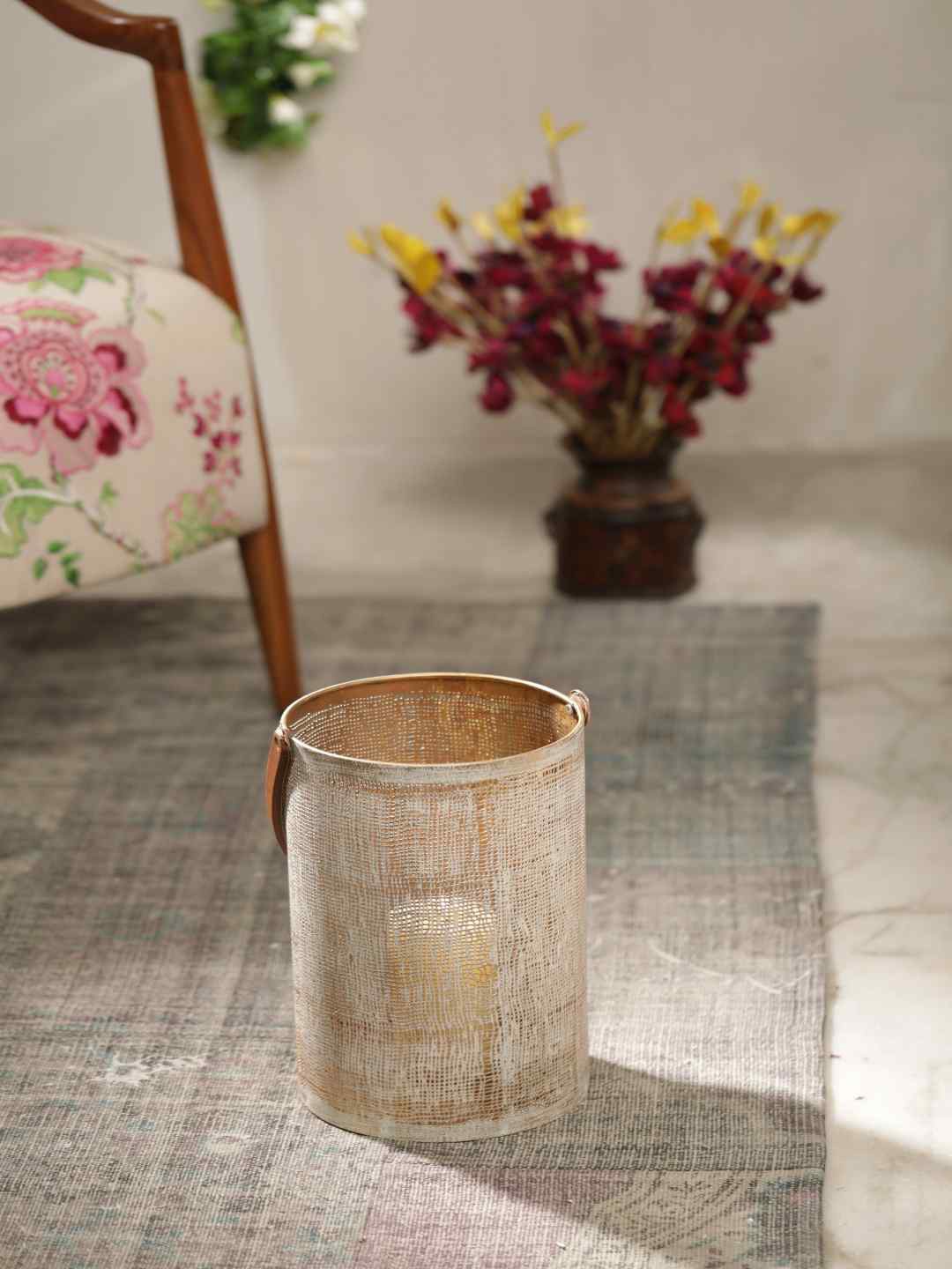Amoliconcepts White & Beige Quirky Table Lantern