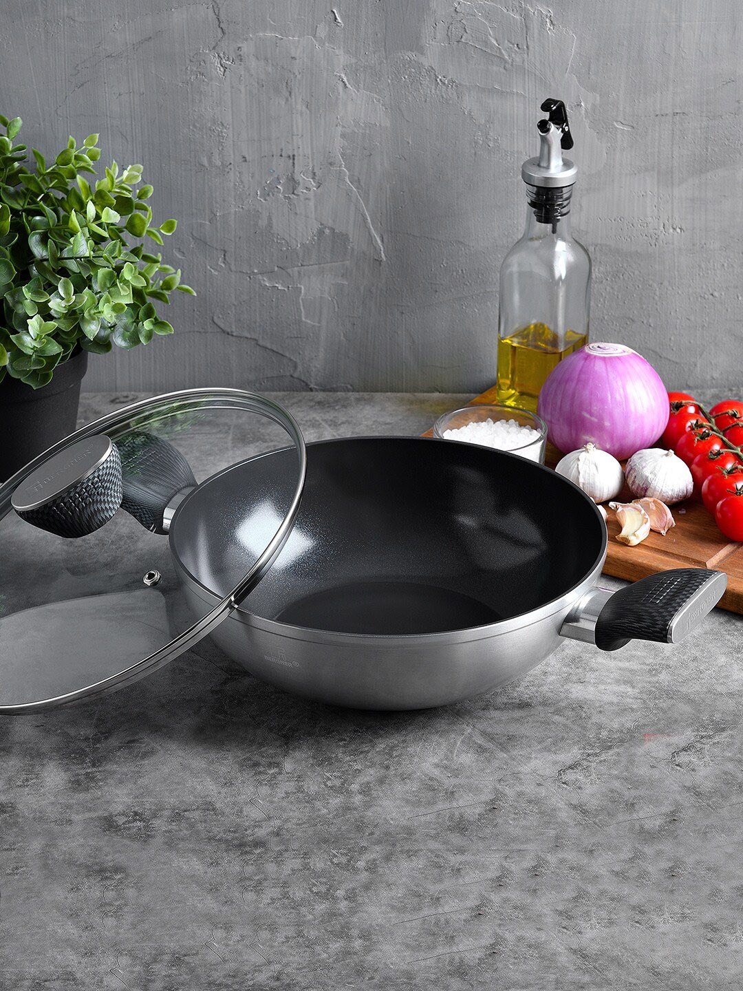 BERGNER Silver-Toned & Black Carbon TT Forged Aluminum Non-Stick Kadhai With Lid 3.1L
BERGNER Silver-Toned & Black Carbon TT Forged Aluminum Non-Stick Kadhai With Lid 3.1L