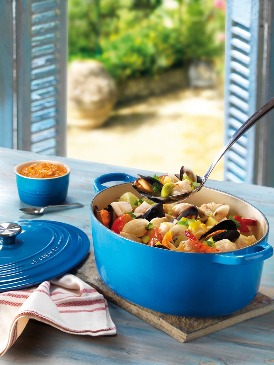 LE CREUSET Blue Signature Oval Casserole 25 cm