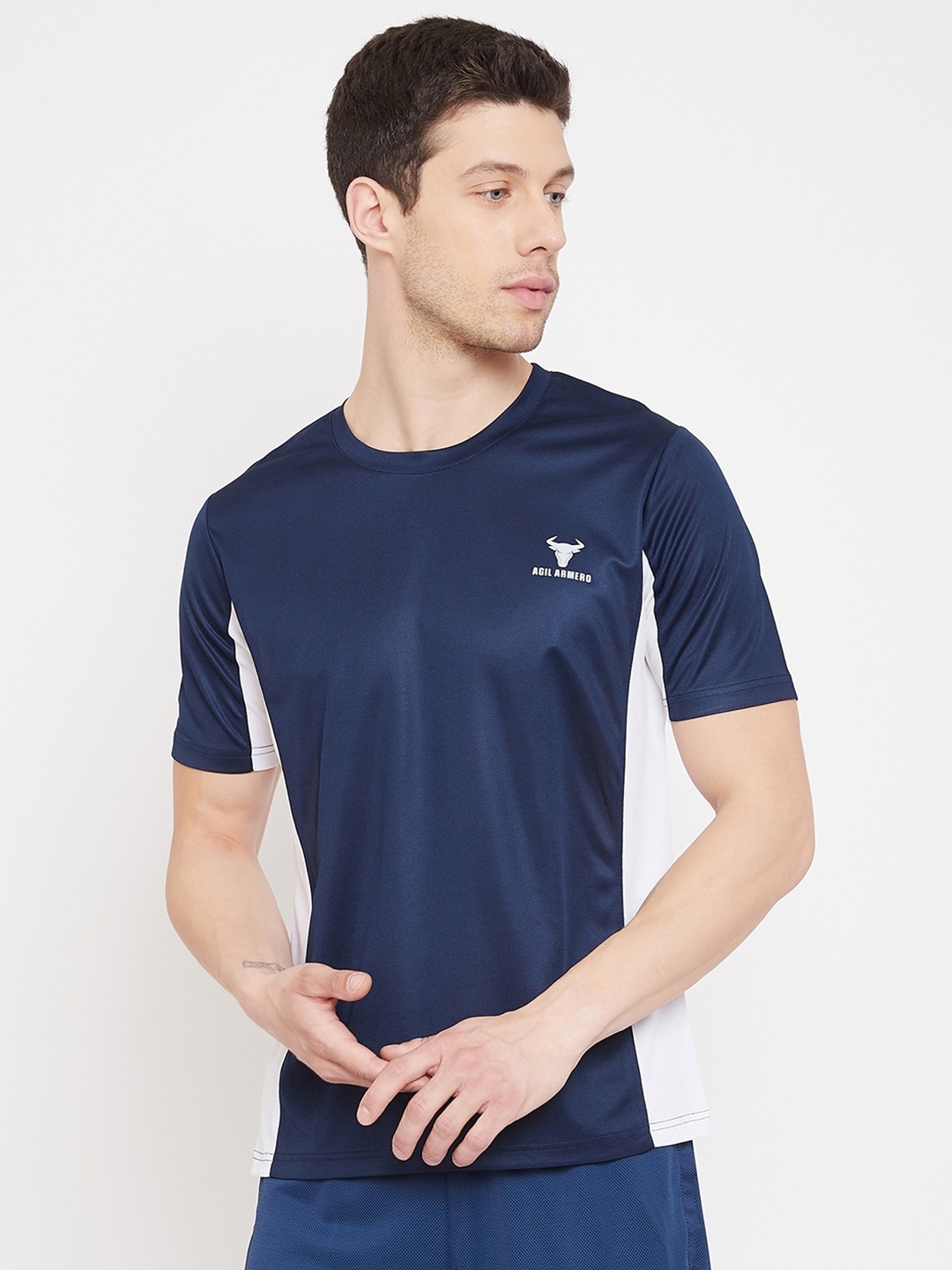 AGIL ARMERO Men Navy Blue & White Colourblocked Training or Gym T-shirt