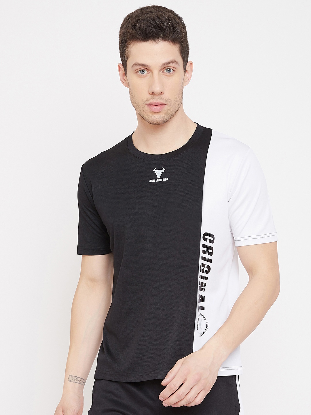 AGIL ARMERO Men Black & White Typography Colourblocked Training or Gym T-shirt