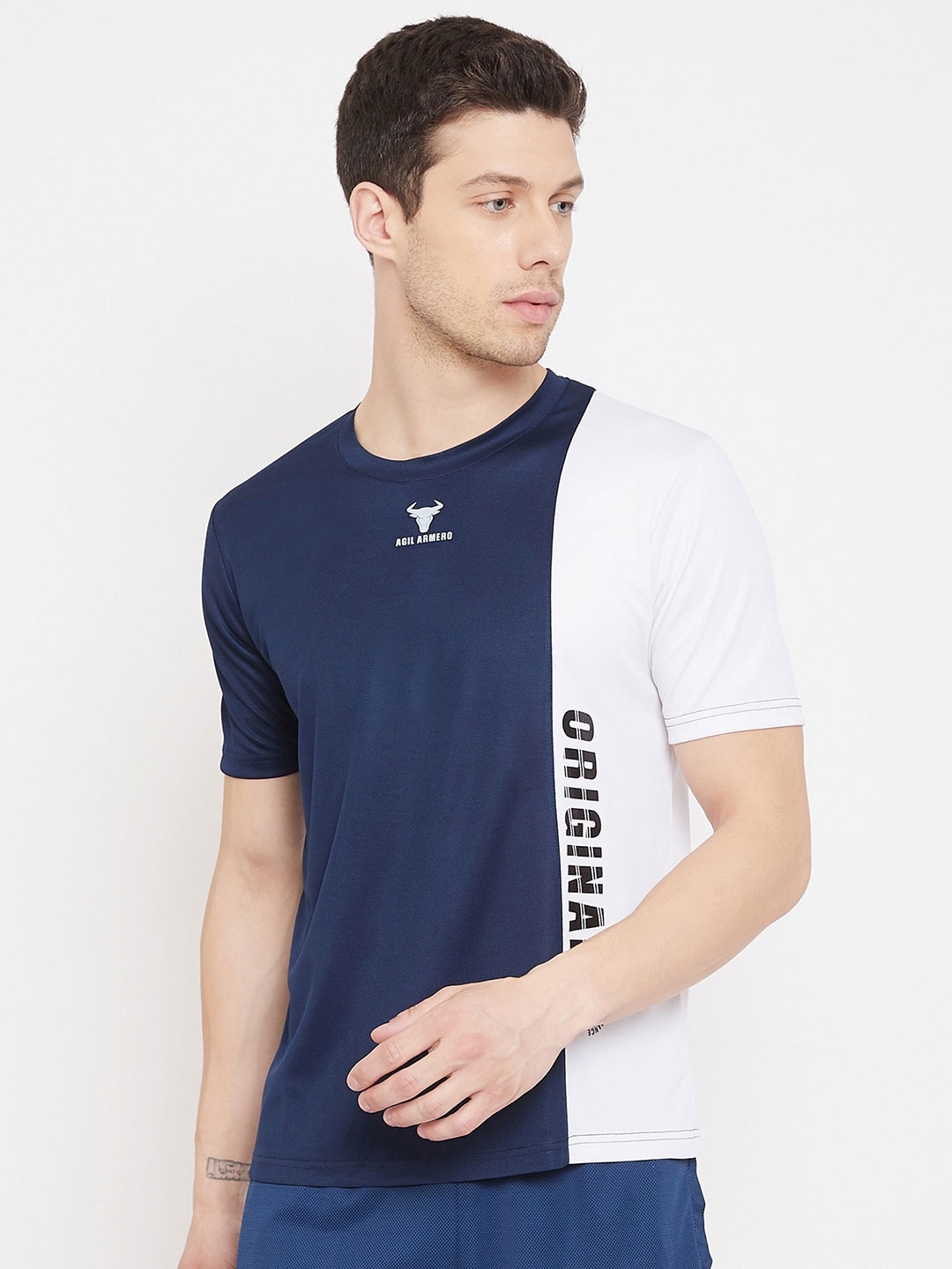 AGIL ARMERO Men Blue & White Typography Colourblocked Training or Gym T-shirt