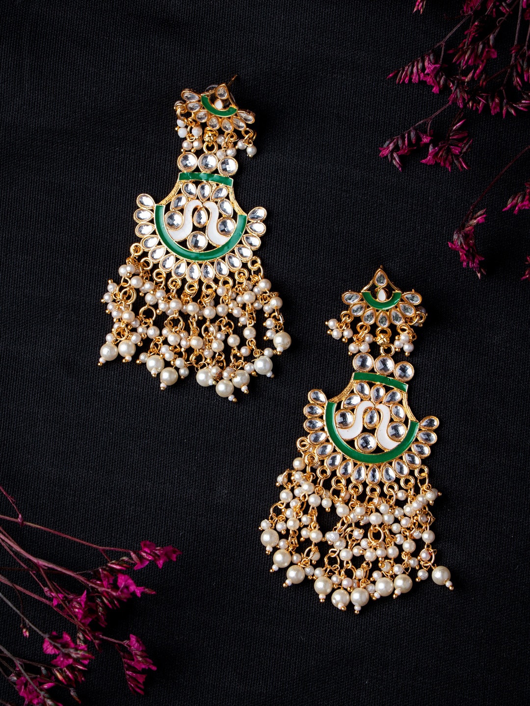 MORKANTH JEWELLERY Women Gold-Toned & Kundan Studded Green Classic Chandbalis Earrings
MORKANTH JEWELLERY Women Gold-Toned & Kundan Studded Green Classic Chandbalis Earrings