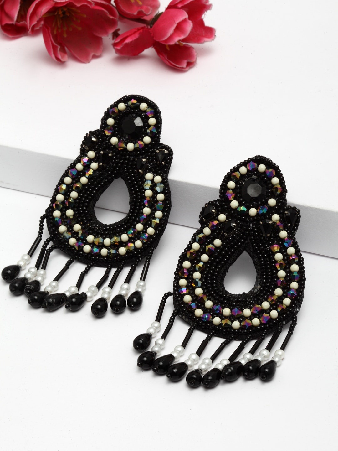 Moedbuille Black & White Teardrop Shaped Drop Earrings