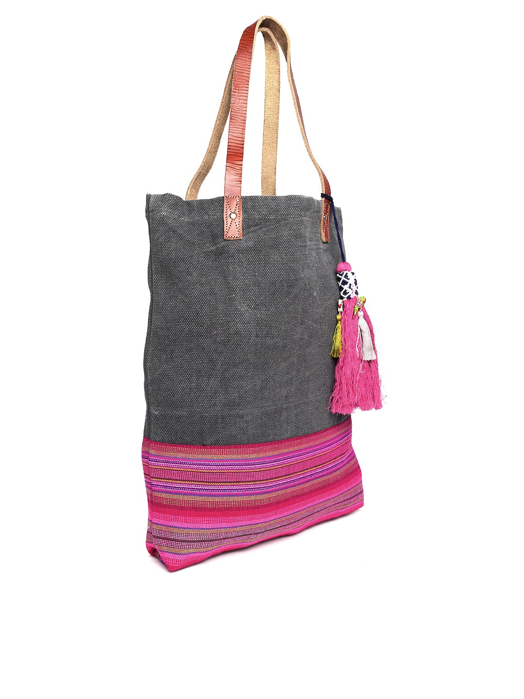 Sign up for our newsletter Our chic and affordable selection of women's bags and totes help you make a statement with your style. Whether it's trendy, chic or boho, you can explore global trends in our eclectic assortment of women's accessories to find unique accessories that breathe life into your wardrobe.