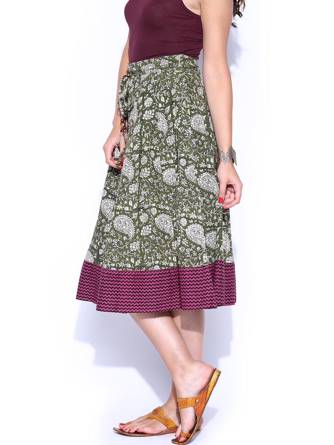 Find the latest and trendy styles of green midi skirt at ZAFUL. We are pleased you with the latest trends in high fashion green midi skirt.