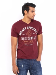 Roadster Men Maroon Engine Print T-shirt