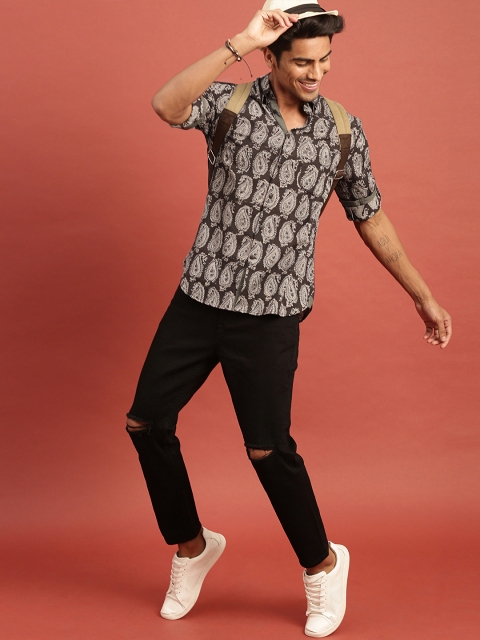 Taavi Men Black Kalamkari Block Printed Regular Fit Casual Sustainable Shirt with Roll-Up Sleeves
Taavi Men Black Kalamkari Block Printed Regular Fit Casual Sustainable Shirt with Roll-Up Sleeves