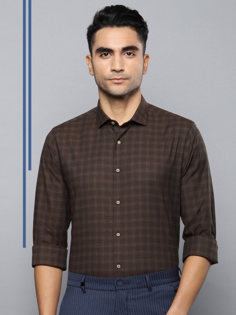 Louis Philippe Ath.Work Men Brown & Beige Super Slim Fit Checked Semiformal Shirt
Louis Philippe Ath.Work Men Brown & Beige Super Slim Fit Checked Semiformal Shirt