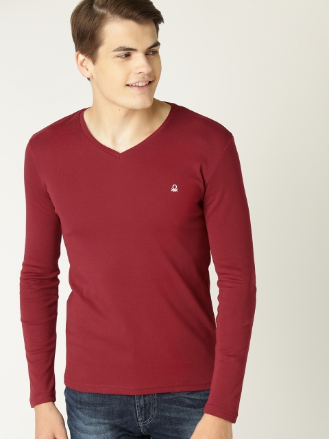 United Colors of Benetton Men Maroon Solid V-Neck T-shirt