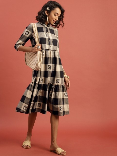 Taavi Women Grey & Black Bagru Hand Block Print A-Line Sustainable Dress with Pockets
Taavi Women Grey & Black Bagru Hand Block Print A-Line Sustainable Dress with Pockets