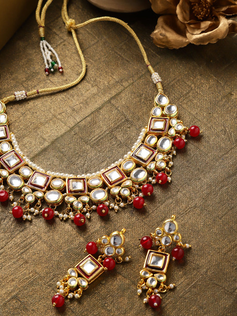 Zobby Maroon & Off-White Gold-Plated Kundan-Studded & Beaded Handcrafted Jewellery Set 
Zobby Maroon & Off-White Gold-Plated Kundan-Studded & Beaded Handcrafted Jewellery Set