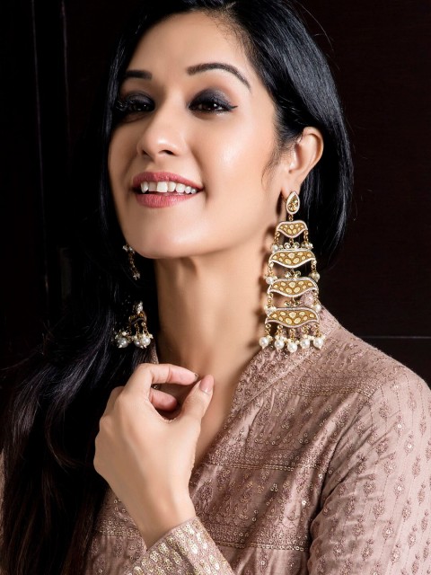 Rubans Gold-Plated & White Leaf Shaped Enamel Handcrafted Pearl Embellished Drop Earrings
Rubans Gold-Plated & White Leaf Shaped Enamel Handcrafted Pearl Embellished Drop Earrings