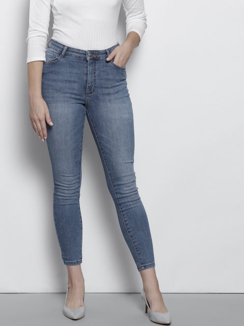 DOROTHY PERKINS Women Blue Regular Fit Mid-Rise Clean Look Stretchable Cropped Jeans
DOROTHY PERKINS Women Blue Regular Fit Mid-Rise Clean Look Stretchable Cropped Jeans