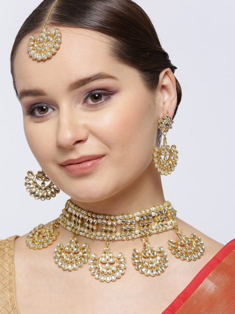 KARATCART Off-White Gold-Plated Kundan Studded & Beaded Handcrafted Jewellery Set
KARATCART Off-White Gold-Plated Kundan Studded & Beaded Handcrafted Jewellery Set