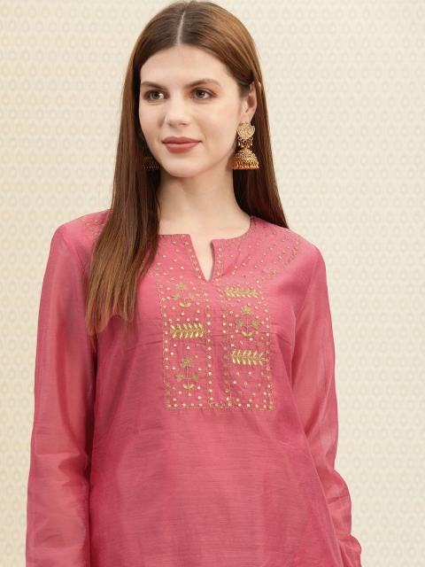 House of Pataudi Women Pink & Golden Yoke Design Straight Kurta with Thread Work Detailing
House of Pataudi Women Pink & Golden Yoke Design Straight Kurta with Thread Work Detailing