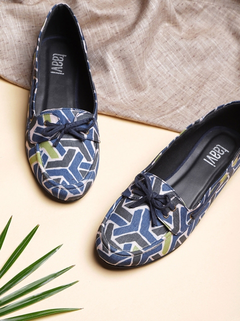 Taavi Women Navy Blue & Charcoal Grey Hand Block Print Sustainable Ballerinas with Bow Detail
Taavi Women Navy Blue & Charcoal Grey Hand Block Print Sustainable Ballerinas with Bow Detail