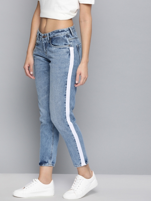 HERE&NOW Women Blue Boyfriend Fit Mid-Rise Clean Look Cropped Jeans With Side Stripes
HERE&NOW Women Blue Boyfriend Fit Mid-Rise Clean Look Cropped Jeans With Side Stripes