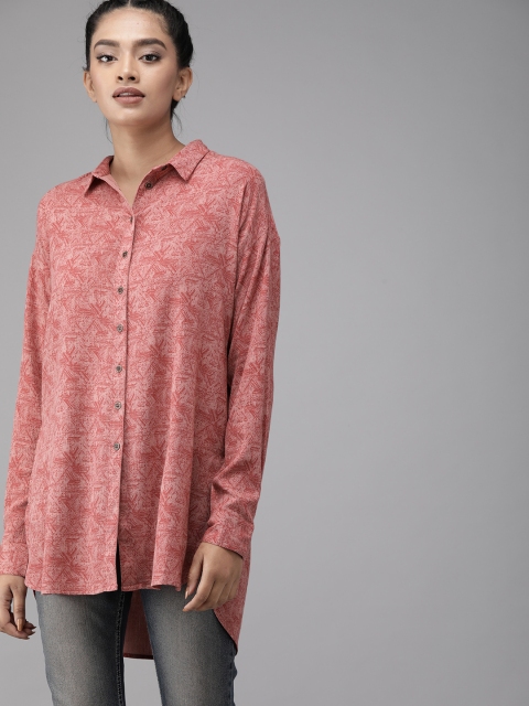 The Roadster Lifestyle Co Women Rust Pink & Peach-Coloured Boxy Fit Printed High-Low Longline Sustainable ECOVERO Shirt
The Roadster Lifestyle Co Women Rust Pink & Peach-Coloured Boxy Fit Printed High-Low Longline Sustainable ECOVERO Shirt