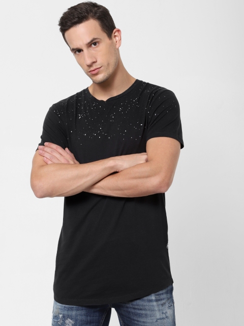 Jack Jones Men Black Solid Slim Fit Round Neck Pure Cotton T-shirt With Paint Splash Detail
Jack Jones Men Black Solid Slim Fit Round Neck Pure Cotton T-shirt With Paint Splash Detail