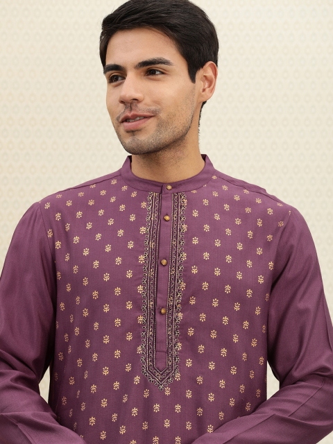 House of Pataudi Men Purple & Golden Printed Straight Kurta with Embroidered Yoke Design
House of Pataudi Men Purple & Golden Printed Straight Kurta with Embroidered Yoke Design