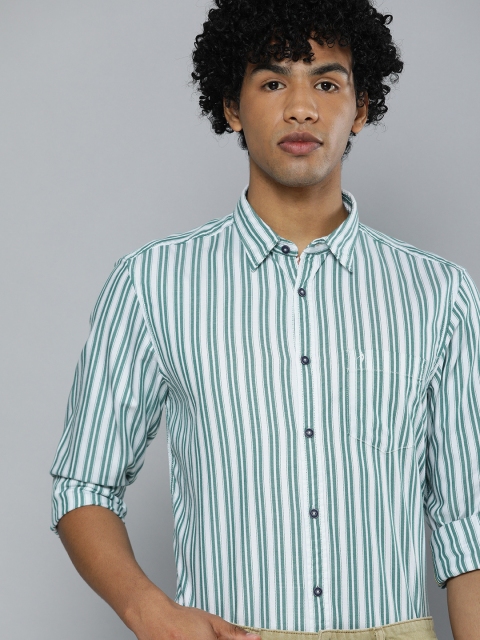 Indian Terrain Men Teal Green & White Chiseled Fit Striped Pure Cotton Smart Casual Shirt
Indian Terrain Men Teal Green & White Chiseled Fit Striped Pure Cotton Smart Casual Shirt