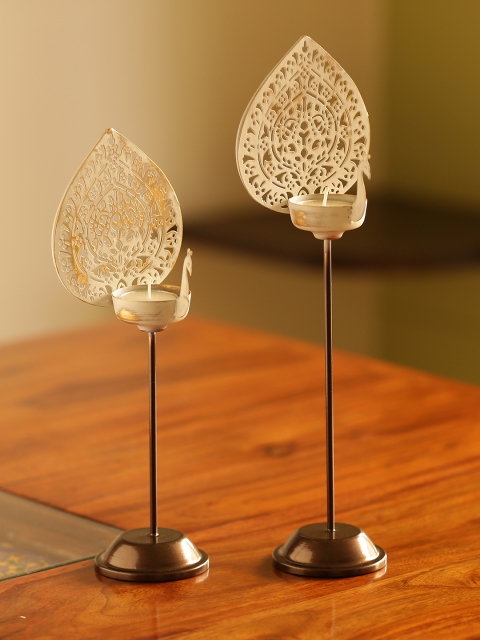 ExclusiveLane Set of 2 White & Gold-Toned Handcrafted Standing Rustic Tea-Light Holders
ExclusiveLane Set of 2 White & Gold-Toned Handcrafted Standing Rustic Tea-Light Holders