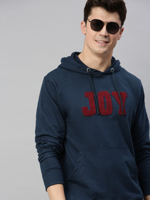 Mast & Harbour Men Navy Blue Printed Hooded Sweatshirt with Applique
Mast & Harbour Men Navy Blue Printed Hooded Sweatshirt with Applique