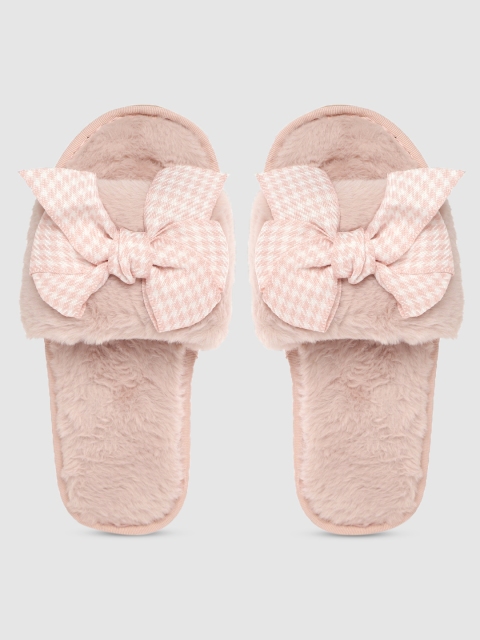 DressBerry Women Pink & White Faux Fur Houndstooth Patterned Bow Detail Room Slippers
DressBerry Women Pink & White Faux Fur Houndstooth Patterned Bow Detail Room Slippers