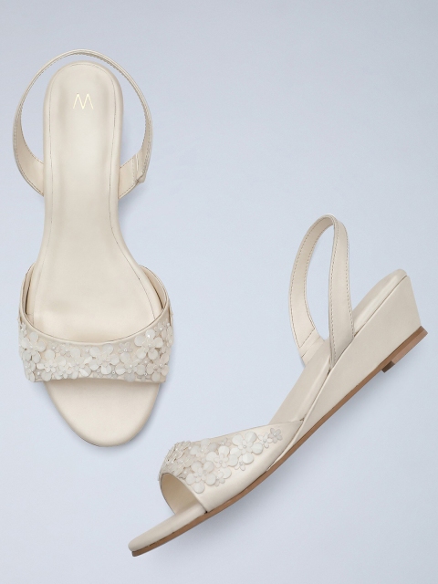 W Women White Solid Wedges
