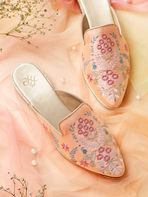House of Pataudi Women Peach-Coloured & Sea Green Floral Embroidered Handcrafted Mules
House of Pataudi Women Peach-Coloured & Sea Green Floral Embroidered Handcrafted Mules