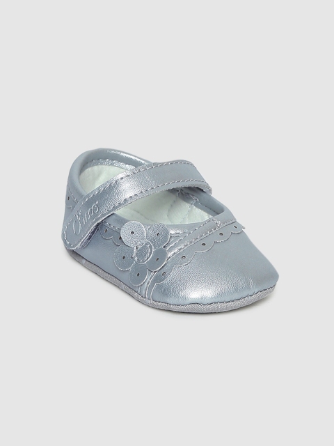 Chicco Infant Girls Metallic Silver-Toned Solid Flower Applique Ovy Ballerina Booties
Chicco Infant Girls Metallic Silver-Toned Solid Flower Applique Ovy Ballerina Booties
