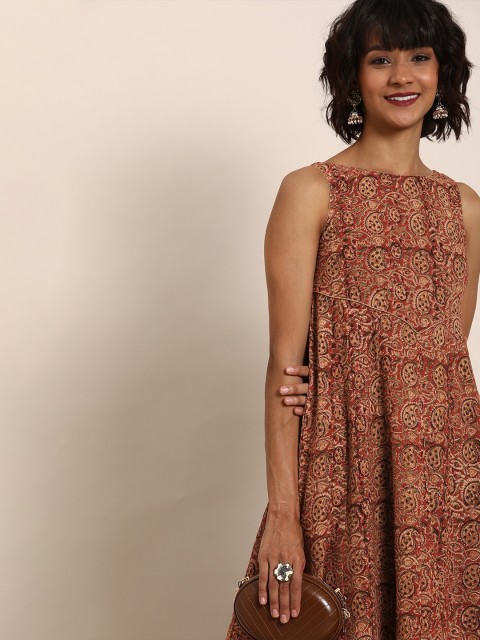 Taavi Women Beige & Maroon Kalamkari Hand Block Print Festive A-Line Sustainable Kurta
Taavi Women Beige & Maroon Kalamkari Hand Block Print Festive A-Line Sustainable Kurta