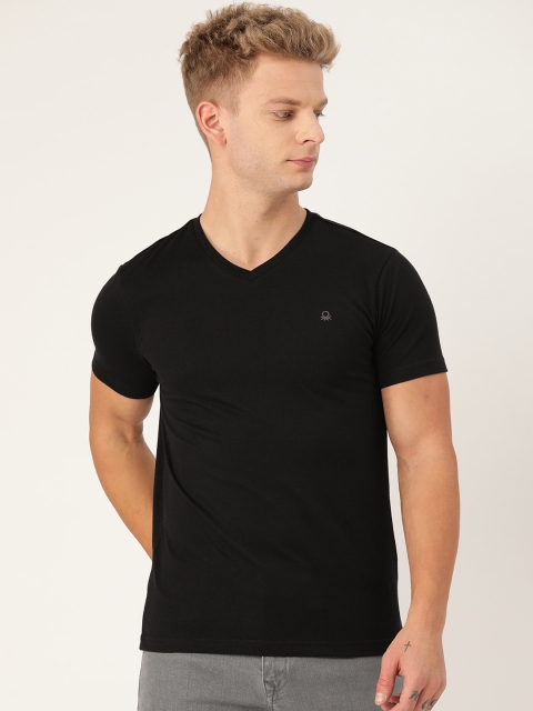 United Colors of Benetton Men Black Solid V-Neck T-shirt