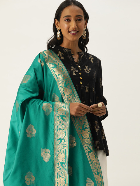 VASTRANAND Teal & Gold-Toned Woven Design Banarasi Dupatta
VASTRANAND Teal & Gold-Toned Woven Design Banarasi Dupatta